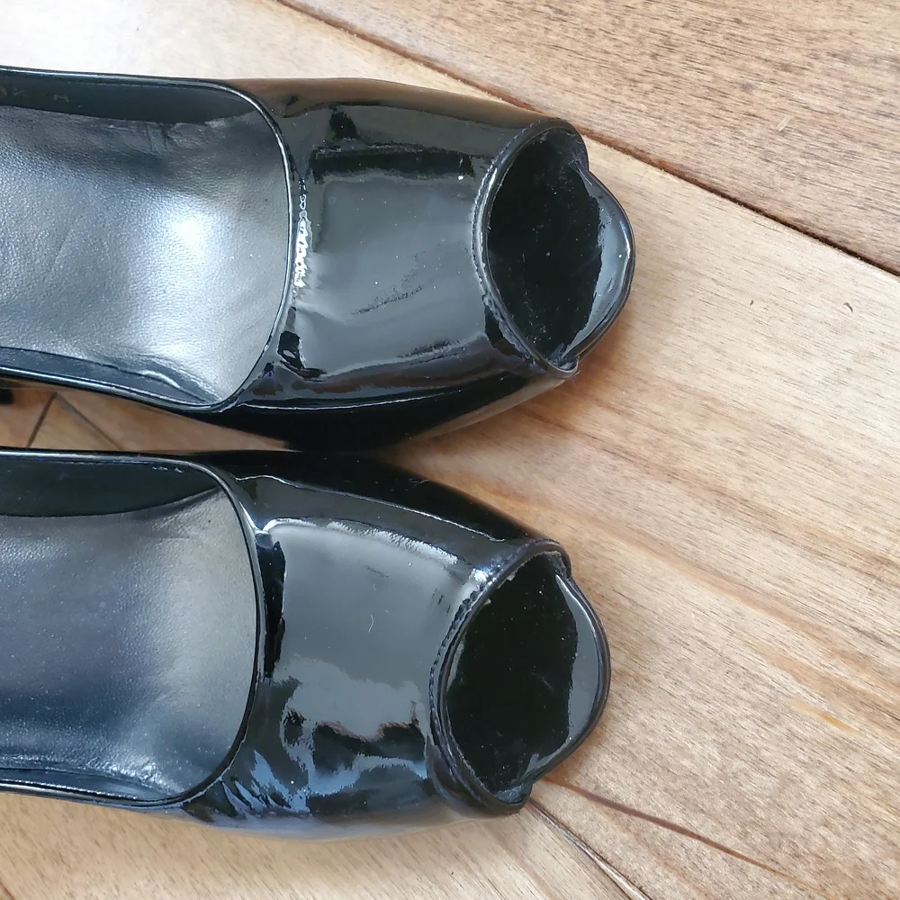 Stuart Weitzman Black Peep-Toe Pumps Patent Leather Sz 8.5